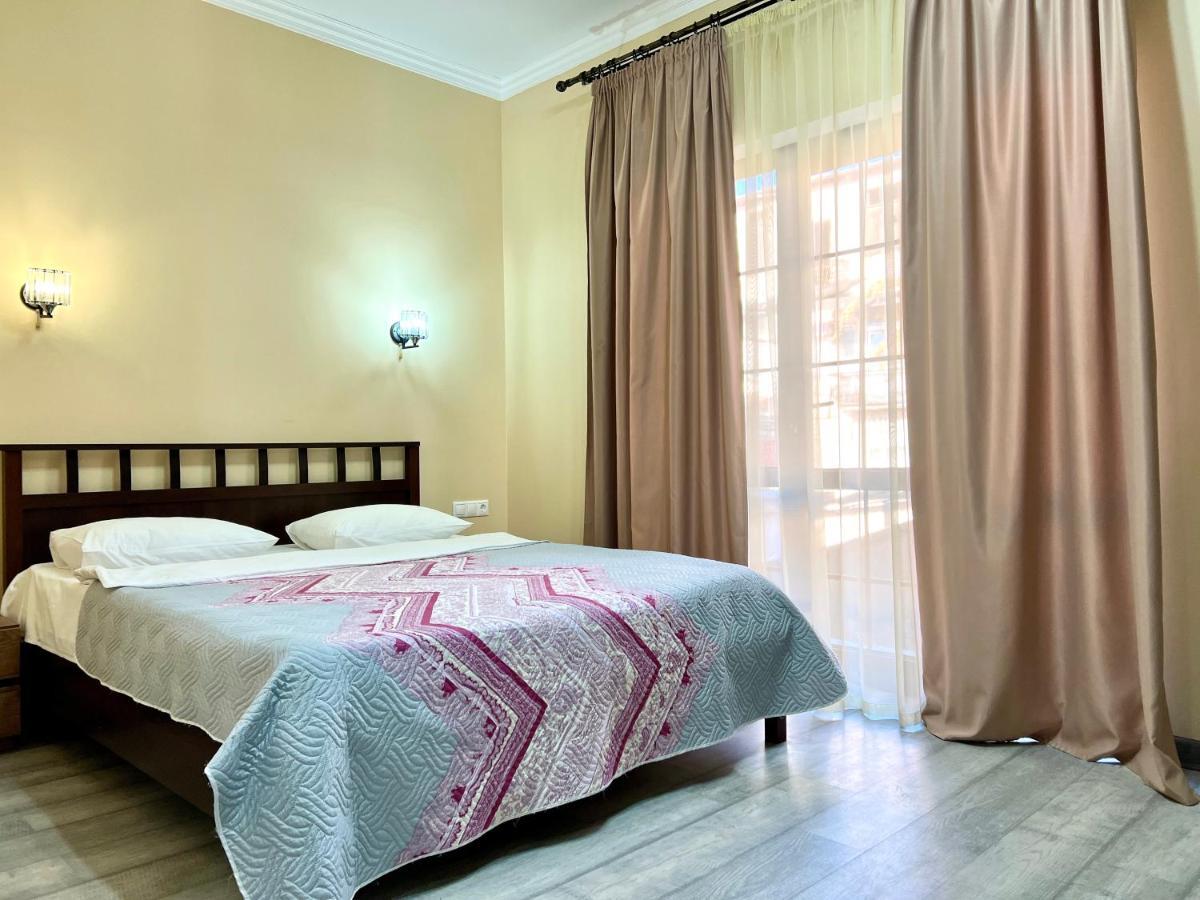 Hotel In Sukhum Soukhoumi Extérieur photo