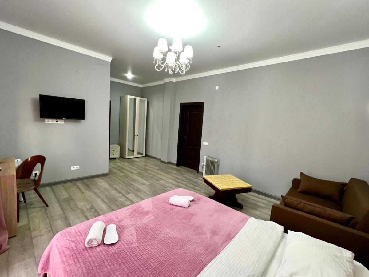 Hotel In Sukhum Soukhoumi Extérieur photo