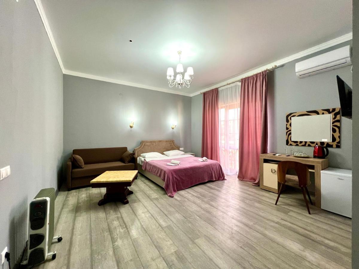 Hotel In Sukhum Soukhoumi Extérieur photo